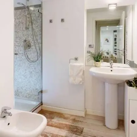 Mirrors House Chic In The City Center *