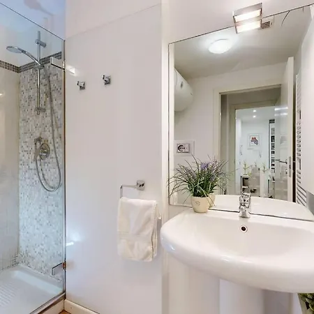 Mirrors House Chic In The City Center *