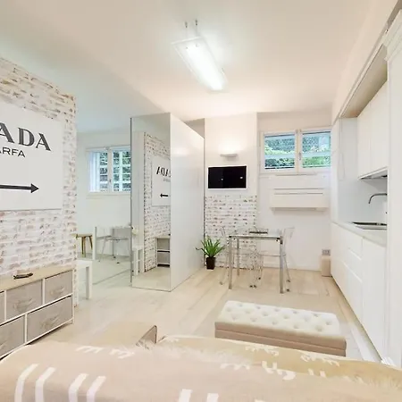 Mirrors House Chic In The City Center * Mediolan