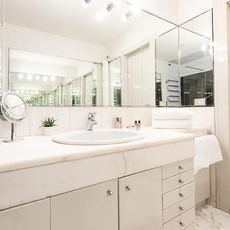 Daire Monte Napoleone Split-level Terrace - Collection Milano