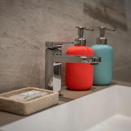 Stylish Navigli Apartment - Walk To Darsena & Duomo *