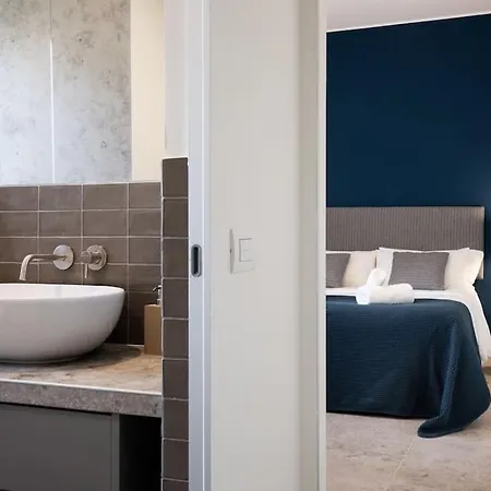 Sunset Citylife Typical Italian Style House * Milánó