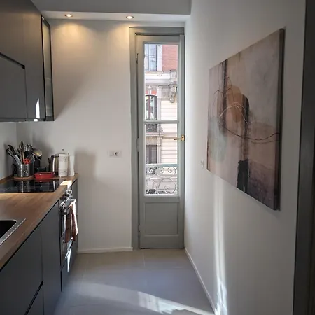 Ξενοδοχείο με διαμερίσματα Art Around In Monti House 4*