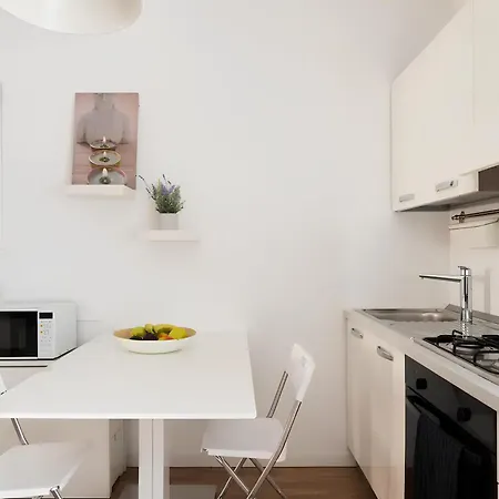 Charming Milanese Aparment アパート ミラノ