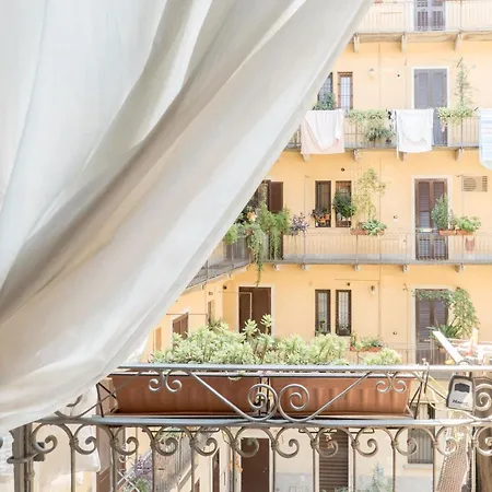 Charming Milanese Aparment アパート *