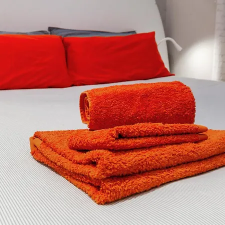 Orange M3 Duomo 12 Min ميلان