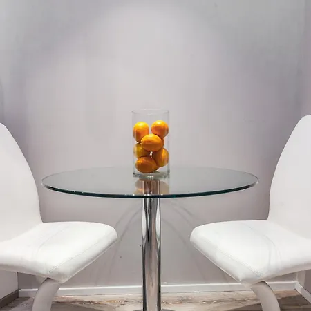 Orange M3 Duomo 12 Min ميلان