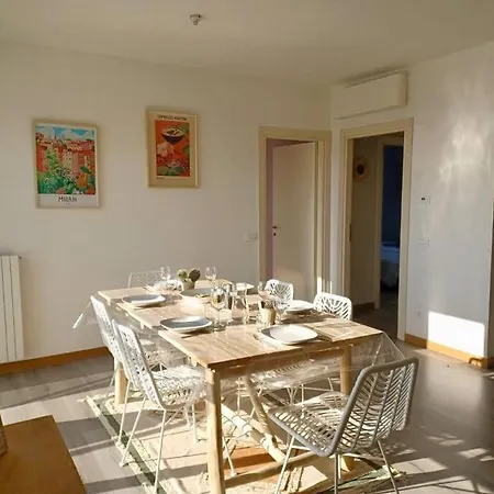 Sui Generis Penthouse With Terraces * 米兰