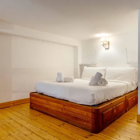 Lägenhet One Bedroom With Terrace Near Duomo *