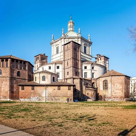 One Bedroom With Terrace Near Duomo Lägenhet Milano