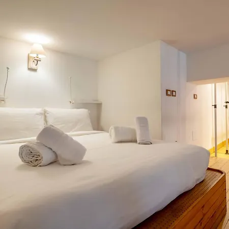 Lägenhet One Bedroom With Terrace Near Duomo *