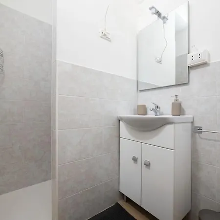 Appartement 4 Stops From The Center