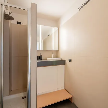 Exclusive Flat Isola Apartment