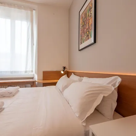 Exclusive Flat Isola Apartment *