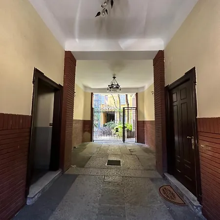 Flowers, A Cozy In 밀라노