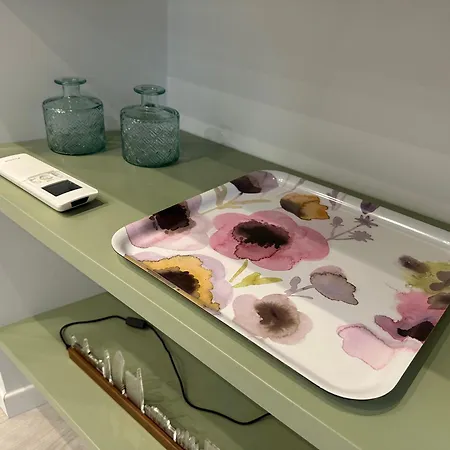 Flowers, A Cozy In شقة ميلان