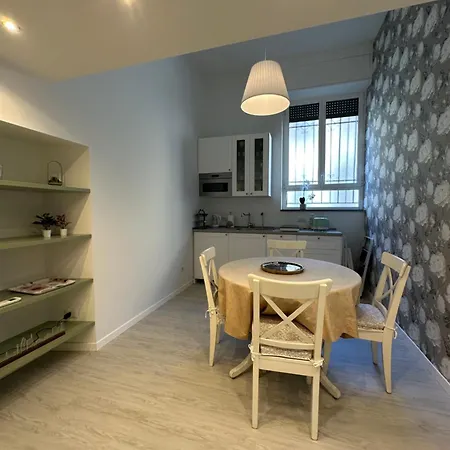 Flowers, A Cozy In شقة