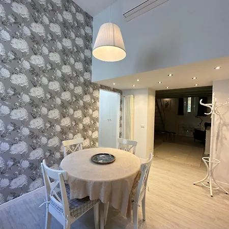 Flowers, A Cozy In *