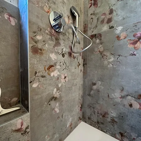 Flowers, A Cozy In 아파트