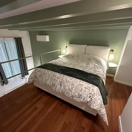 Flowers, A Cozy In *