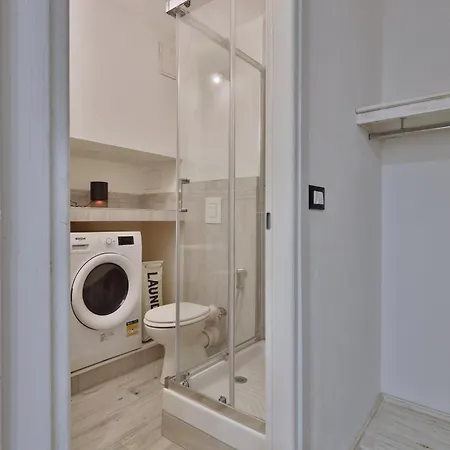 Quiet House In Navigli Sleeps 4 Milan