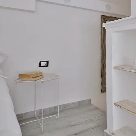 Apartment Quiet House In Navigli Sleeps 4