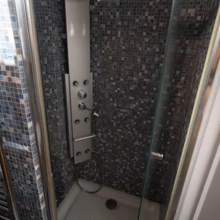 An Elegant In Milan's Art District * Μιλάνο
