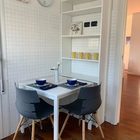 Attico Di Design Zona Navigli/moda,milano Appartement Milaan