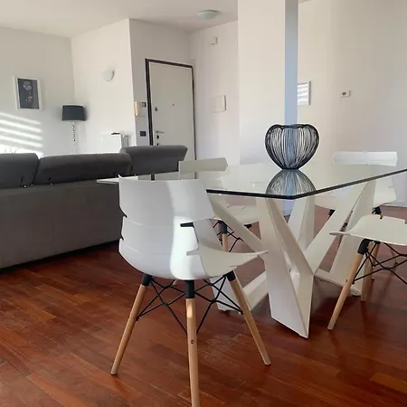 Attico Di Design Zona Navigli/moda,milano شقة ميلان