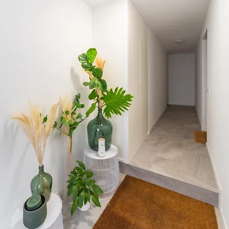 45royal Stylish House Center