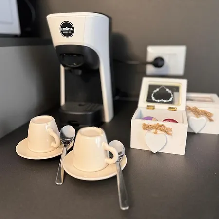 Casa Bianca - Metro E Stazione Sotto Casa Отель типа 