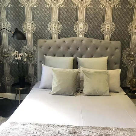 Lippi 42 Single Room's In With Garden Hotel