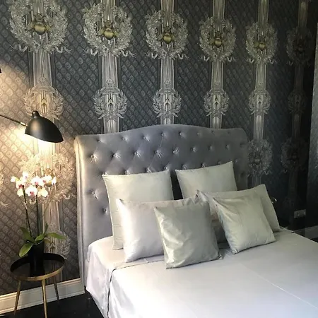 Hotel Lippi 42 Single Room's In With Garden