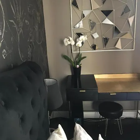 Lippi 42 Single Room's In With Garden Hotel *