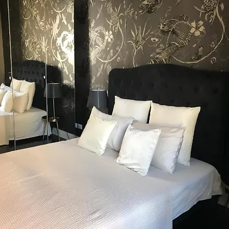 Lippi 42 Single Room's In With Garden