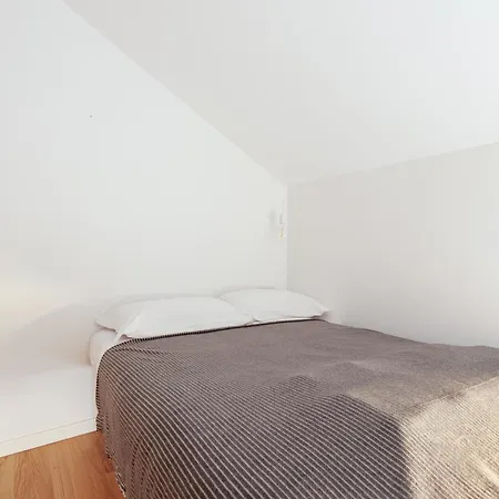 - 800 M Far From Lancetti Station Apartament *