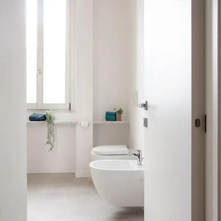 The Rent - Two-bedroom In Navigli Area Apartment