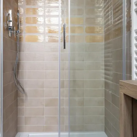 The Rent - Two-bedroom In Navigli Area * Milan