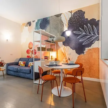 Central Station & Shuttle Airport Stop 2' Walk * Milano