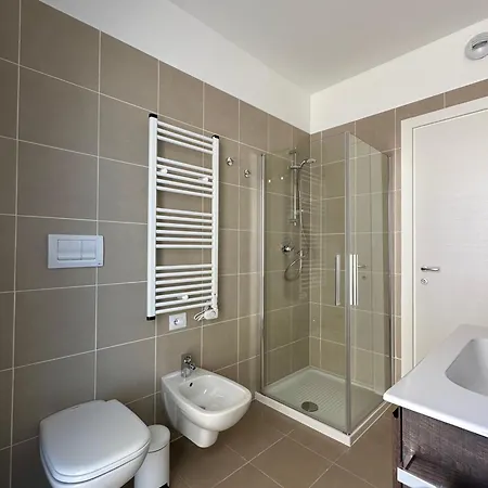 Casa Bianca - Metro E Stazione Sotto Casa Bed & Breakfast