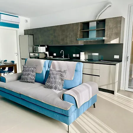 Bed & Breakfast Casa Bianca - Metro E Stazione Sotto Casa *