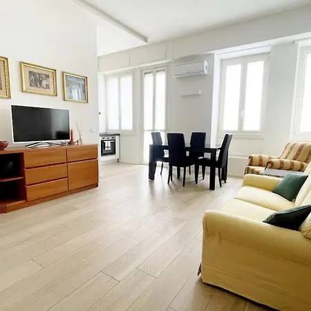 Charlotte House Center * Milano