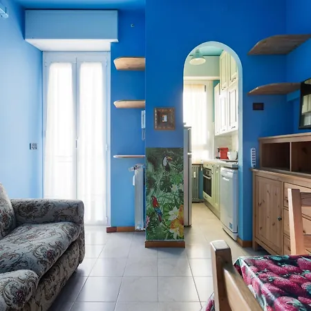 Roomy With Balcony! 아파트