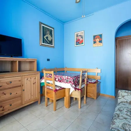 아파트 Roomy With Balcony! *