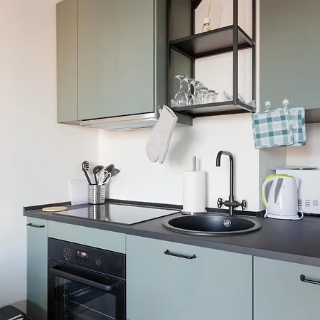 Guesthost - Renovated Apts Daire *