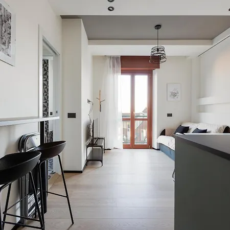 Guesthost - Renovated Apts Daire Milano