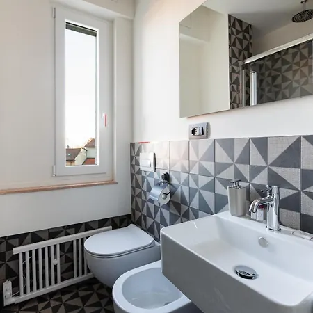 Guesthost - Renovated Apts Daire *