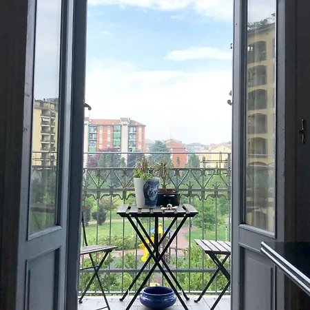 Beautiful Design Flat With Park View, Next To Metro Daire