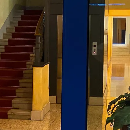 Casa Porpora, Trilocale In Posizione Eccellente Διαμέρισμα *