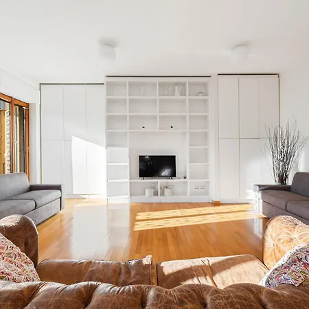 Duomo Dietro L'angolo * Milán